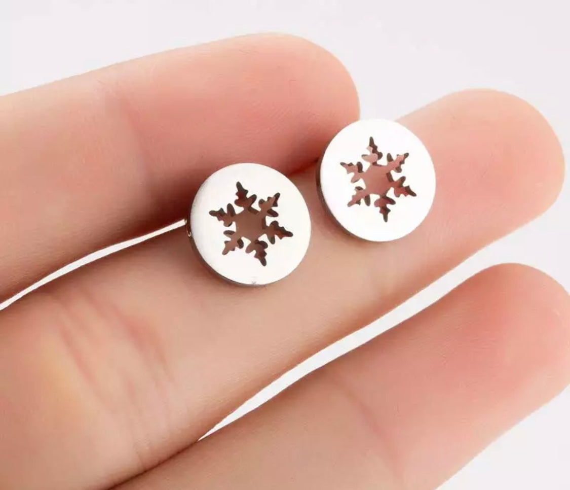 Snowflake Print Stud Earring